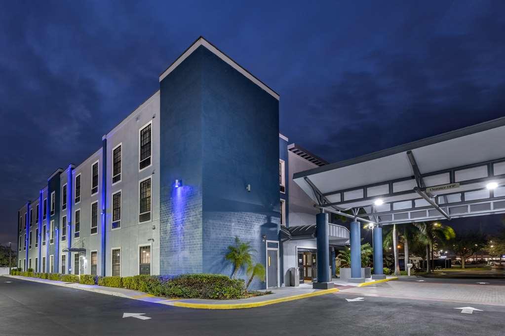 Best Western Plus Bradenton Gateway Hotel Exterior foto